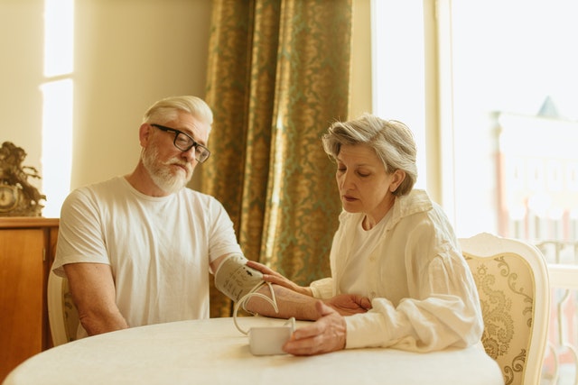 senior moving can be help using smart devices to find appropriate services for senior moving
