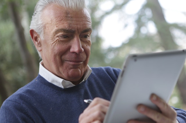 Boomers are using electronic devices ans using them to find organizers and senior moving assistance 