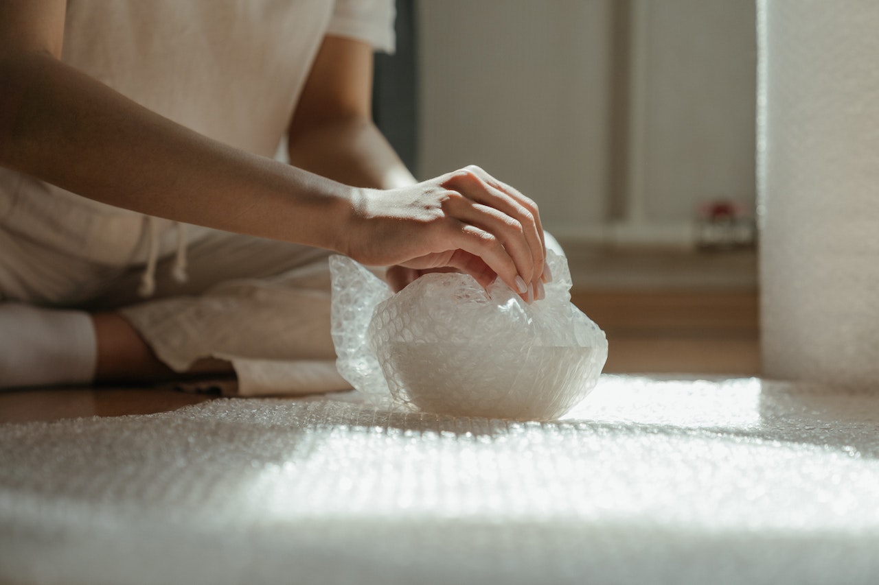 room to room packing means making sure all fragile items are packed correctly with care and bubble wrap.